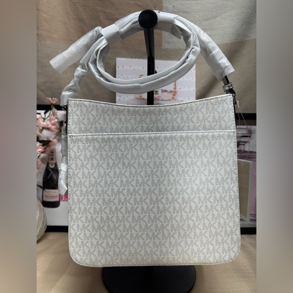 NWT $348 MSRP Michael Kors White Crossbody Bag with Silver Hardware - Picture 6 of 7